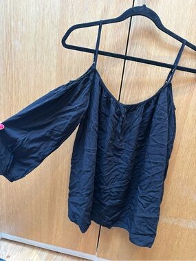 Women’s Black Cold-Shoulder Blouse